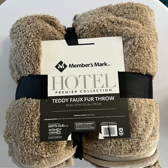 NWT Member's Mark Teddy Faux Fur Throw 60" x 70" - Taupe - Picture 4 of 6